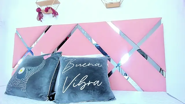 nahomygrey  online show from November 22, 8:11 pm