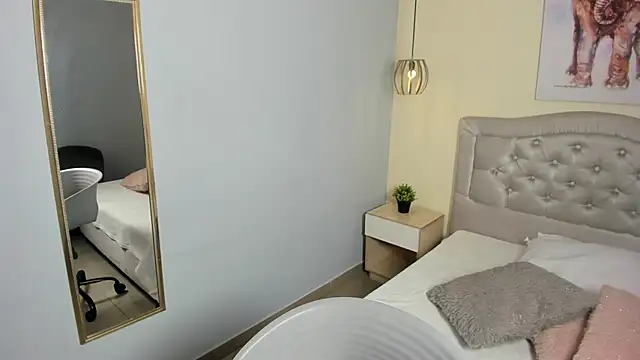 escarleth   online show from November 25, 12:40 pm