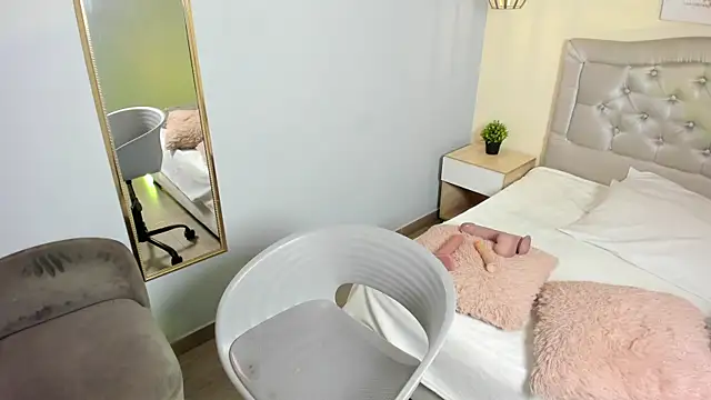 escarleth   online show from October 18, 1:58 pm