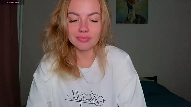 EmilyRobbie online show from March 12, 6:43 pm