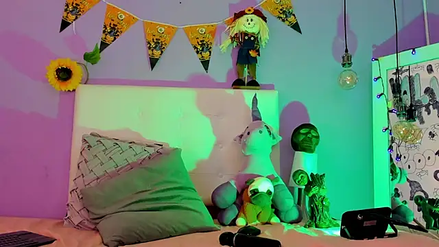 Charlotte11-11 online show from October 31, 7:51 pm