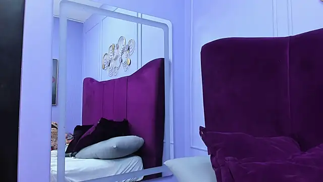 Sofi Fox  online show from September 18, 7:01 pm