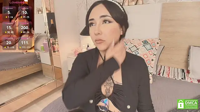 Megansttein  online show from November 6, 7:09 pm