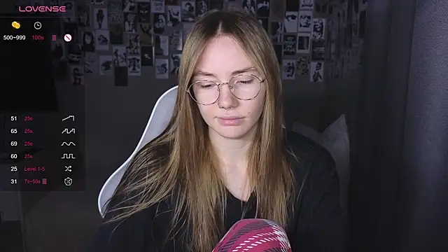 littlevildevil online show from April 6, 8:26 am