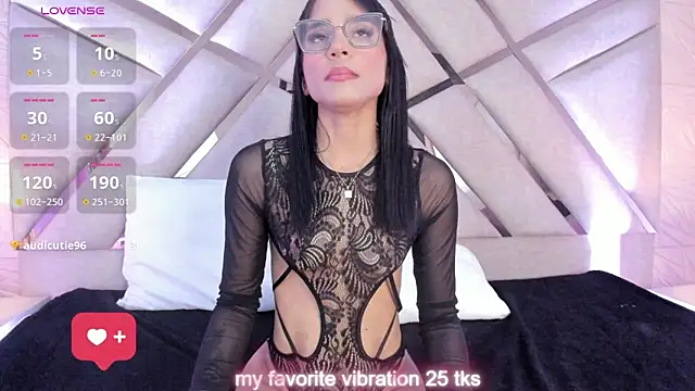 sophie pariss online show from March 27, 3:30 am