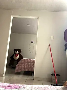 Snapshot of estefania_teen chatting on October 21, 3:38 pm estefania teen online show from October 21, 3:38 pm