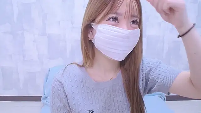 LOVE MOMO LOVE online show from June 12, 11:40 am