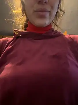 EmaSkyes online show from December 1, 2:20 pm