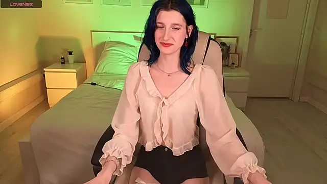 Lil Melanie  online show from April 13, 4:08 pm