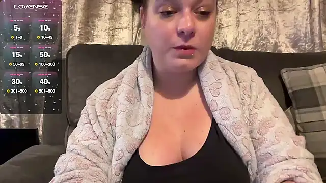 NaughtyWifeUK online show from January 9, 12:37 am