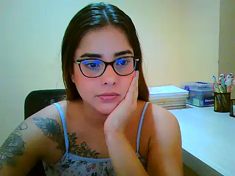 maliamiller online show from December 22, 11:19 pm