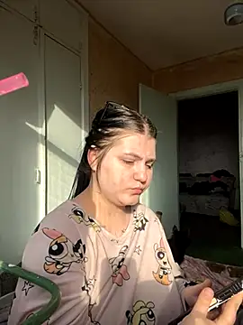 NanaDaizy online show from November 25, 9:00 am