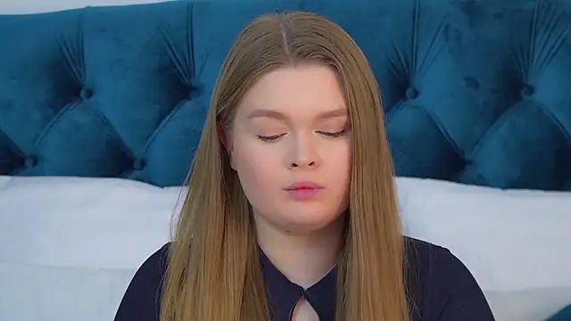 CrystalLyons online show from April 25, 1:41 pm