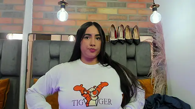 JESSYCORTES online show from September 28, 2:51 am