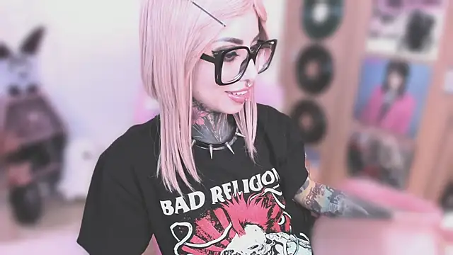 NikkiRamone online show from January 7, 5:49 pm