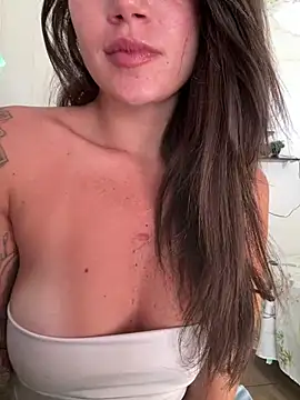 BetinaSoares online show from April 20, 3:15 pm