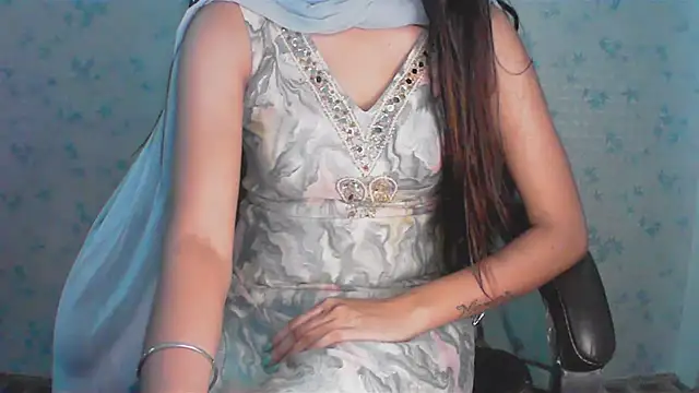 collage hoty online show from June 17, 4:14 am