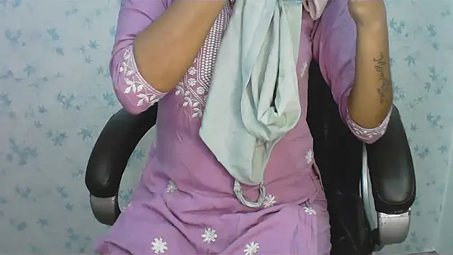 collage hoty online show from February 10, 5:10 am