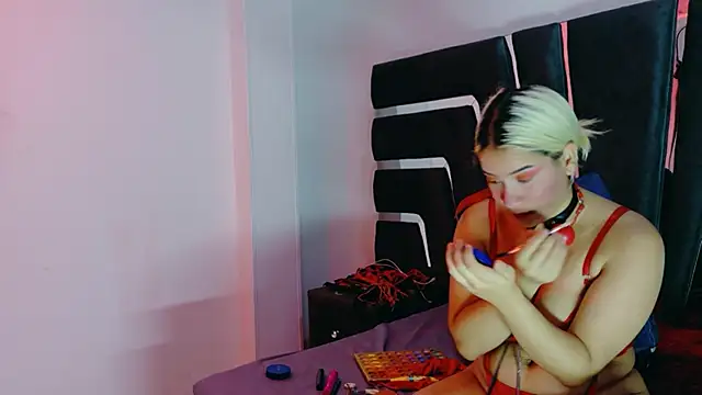 AliceandMax online show from March 3, 1:39 pm