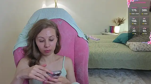 Snapshot of Lill_Mary chatting on October 23, 6:19 am Lill Mary online show from October 23, 6:19 am