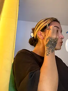 baby lizy online show from October 13, 7:49 pm