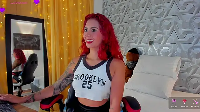 Sophiee Hill online show from October 24, 9:49 am