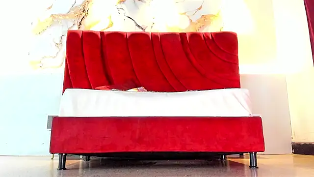 MAISE HILL1 online show from December 19, 1:47 pm