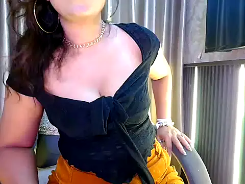 fabdemira online show from April 10, 6:25 pm