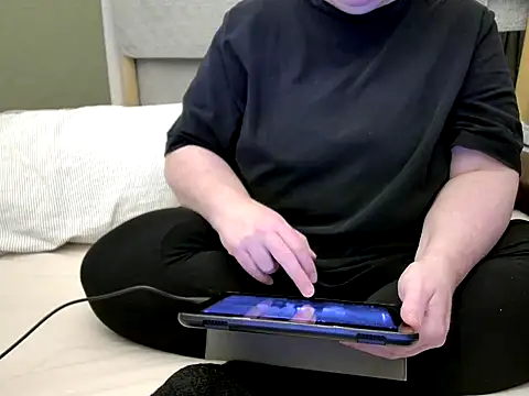 MarthaBriest online show from April 17, 2:13 am