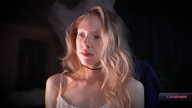  Phantom thread  online show from December 3, 10:28 am