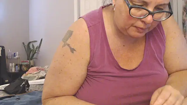 LauLauPAWG online show from April 5, 12:48 pm