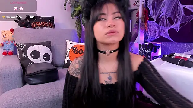 Snapshot of DakottaHill chatting on October 28, 6:19 am DakottaHill online show from October 28, 6:19 am