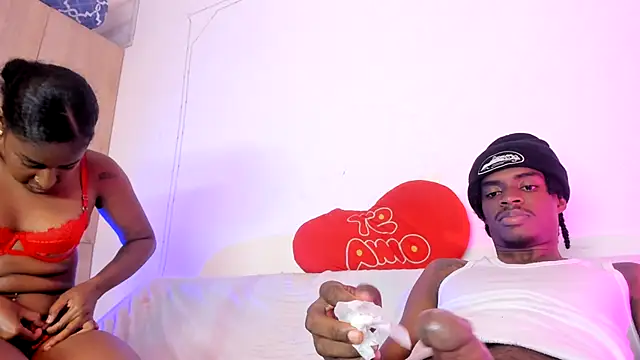Snapshot of LoveBirds__1 chatting on October 18, 4:04 am LoveBirds  1 online show from October 18, 4:04 am