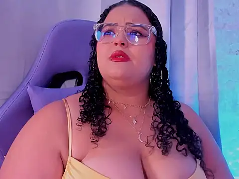 juli 2tyes online show from November 15, 4:13 am