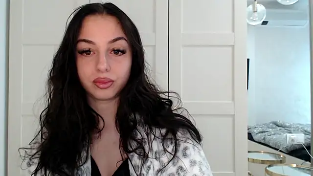 courtneyPerfect online show from February 19, 7:52 am