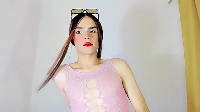 TatiGil online show from September 27, 9:00 pm