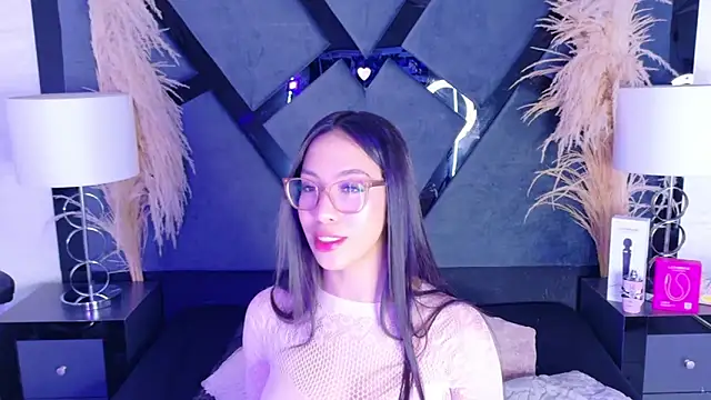 KylieWhite online show from September 8, 2:27 pm