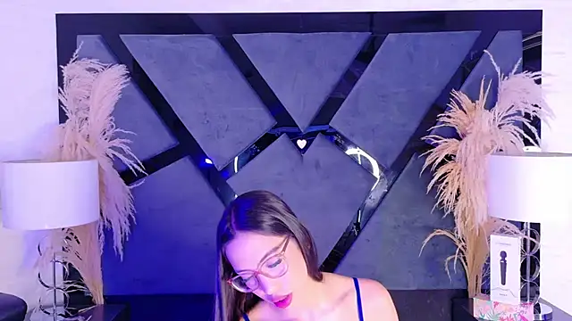 KylieWhite online show from October 3, 6:07 am