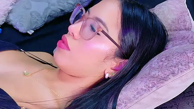 KylieWhite online show from September 26, 2:25 pm