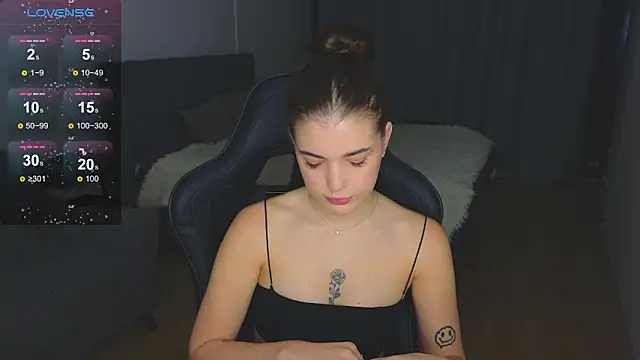 adrianawow1 online show from December 2, 3:08 am