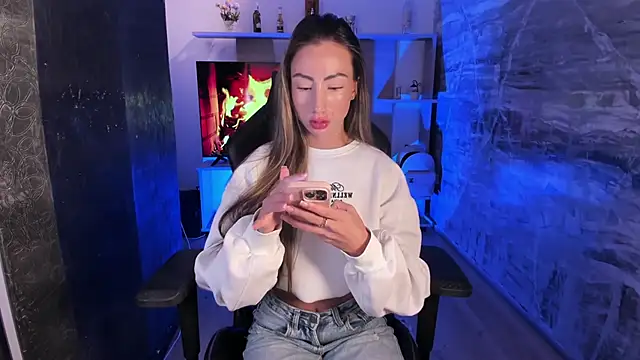 Snapshot of juliasprousse_ chatting on October 6, 1:39 pm juliasprousse  online show from October 6, 1:39 pm