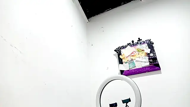 PetiteIvoryQueen19 online show from December 2, 4:14 am