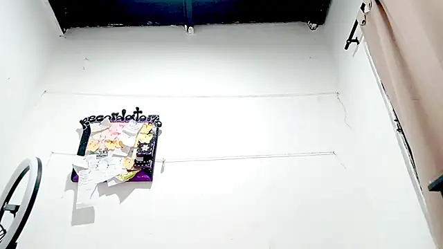 PetiteIvoryQueen19 online show from September 25, 8:02 am