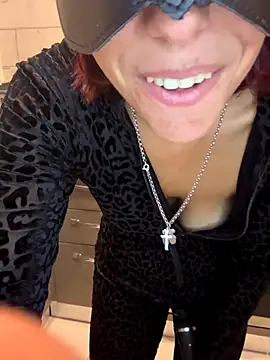 Snapshot of Porcella96 chatting on October 17, 7:00 am Porcella96 online show from October 17, 7:00 am