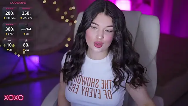 YourLolaBunny online show from March 12, 8:11 pm