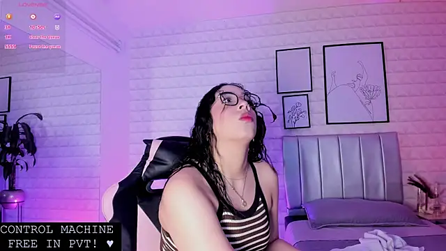 Lizzie-Evans online show from June 2, 12:06 pm