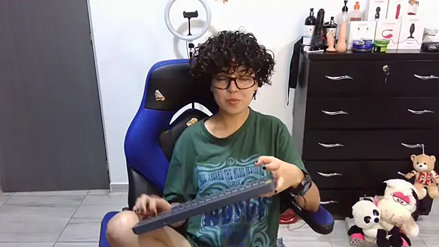 thomascooper7 online show from September 8, 7:13 pm