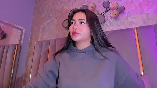 KimDevinne online show from April 9, 3:53 am