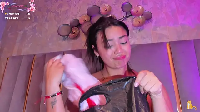 KimDevinne online show from April 9, 6:19 am