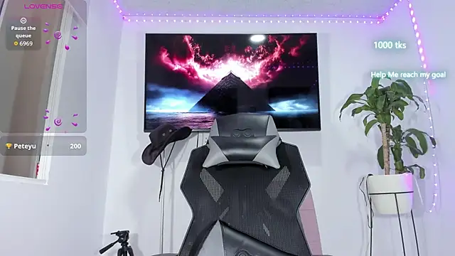 emily palmeer online show from December 4, 11:34 am